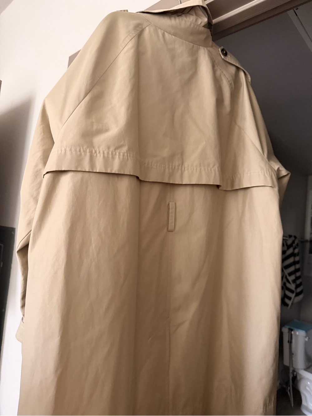 Barbour Women's Light Beige Trench Coat with Belt - Picture 7 of 9